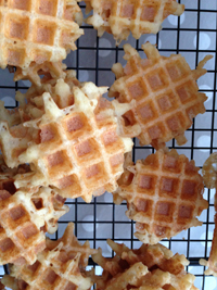 Gaufre de Bruxelles à l'anguille fumée chantilly à l'huile d’argan