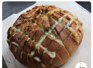 Un délicieux pain au Comté est pesto à partager entre amis…