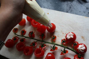 TOMATE CERISE A LA MOUSSE D’ECREVISES