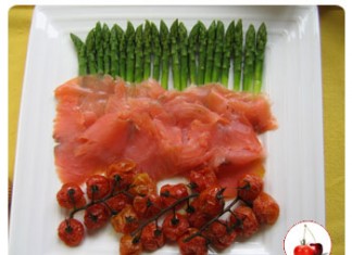 Asperges vertes au saumon et tomates confites