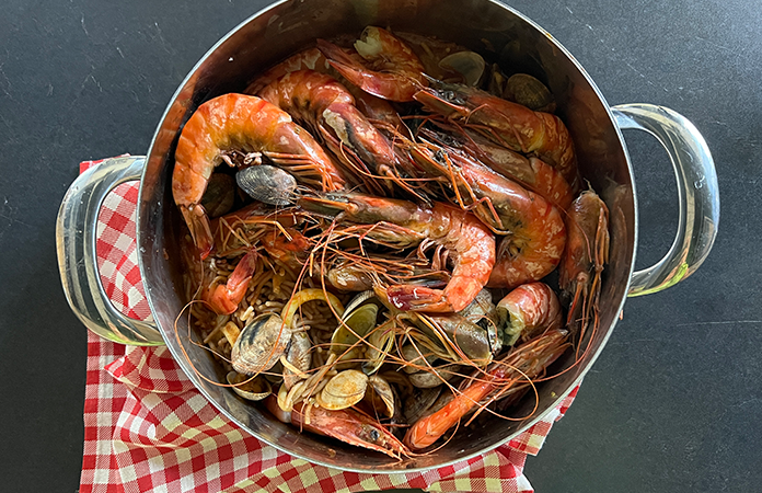 fideua paella de pâtes espagnoles aux fruits de mer