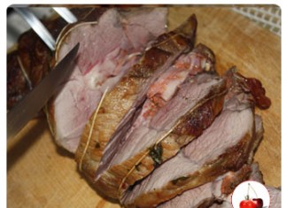 Gigot d'agneau ail, tapenade et pancetta