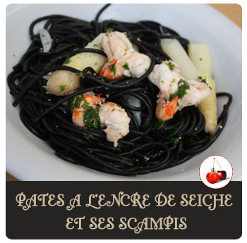 Pâtes à l'encre de seiche et ses scampis et asperges