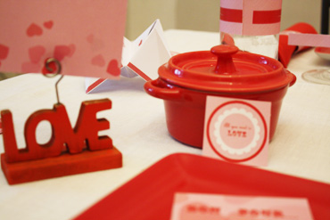 Décoration de table rouge pour la Saint Valention ou soirée entre amoureux