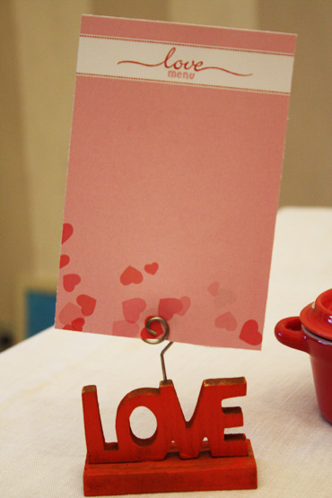 Décoration de table rouge pour la Saint Valention ou soirée entre amoureux