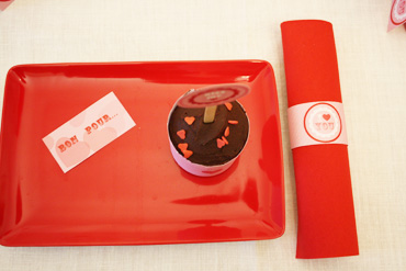 Décoration de table rouge pour la Saint Valention ou soirée entre amoureux