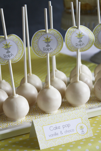 Décoration de communion jaune calice croix - Sweet Table - Table des desserts