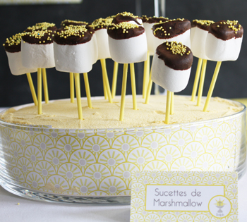 Décoration de communion jaune calice croix - Sweet Table - Table des desserts