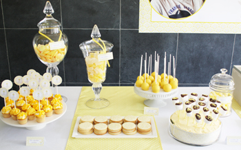 Décoration de communion jaune calice croix - Sweet Table - Table des desserts