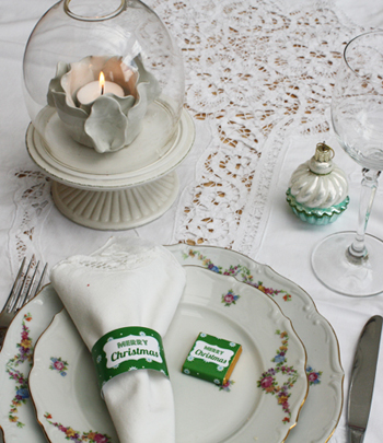 Une décoration de table de Noël étoiles vert