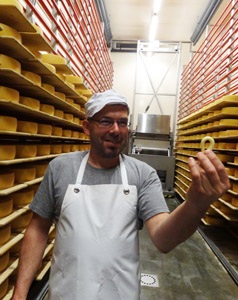 PROCESSUS DE FABRICATION : du lait au fromage, en passant par le savoir-faire du fromager