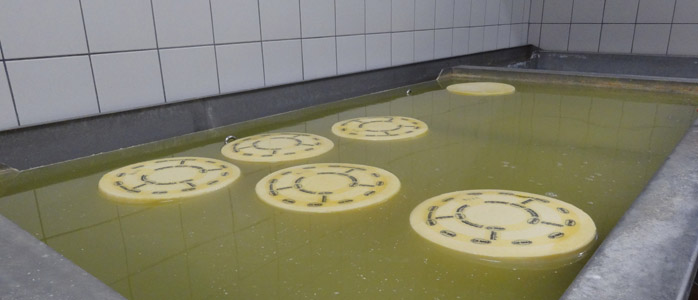 PROCESSUS DE FABRICATION : du lait au fromage, en passant par le savoir-faire du fromager