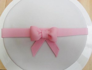 noeud en pâte à sucre