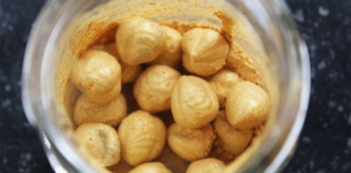 noisette-en-or Colorer des fruits secs | L'astuce pour réaliser de noisettes en or