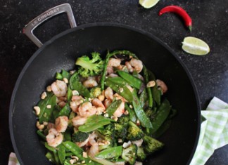 Wok aux crevettes et légumes printanier