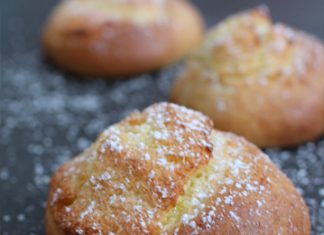Pão de Deus, Pain de Dieu, des petits pains au lait portugais chapeautés de noix de coco