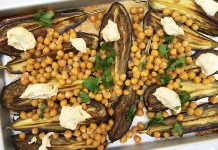 Aubergine sauce tahina aux pois chiches