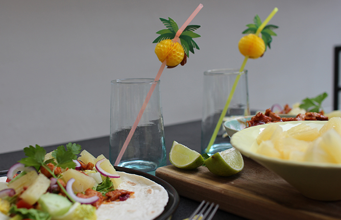 Tacos au poulet sauce barbecue et ananas | Une recette avec des fruits en conserve