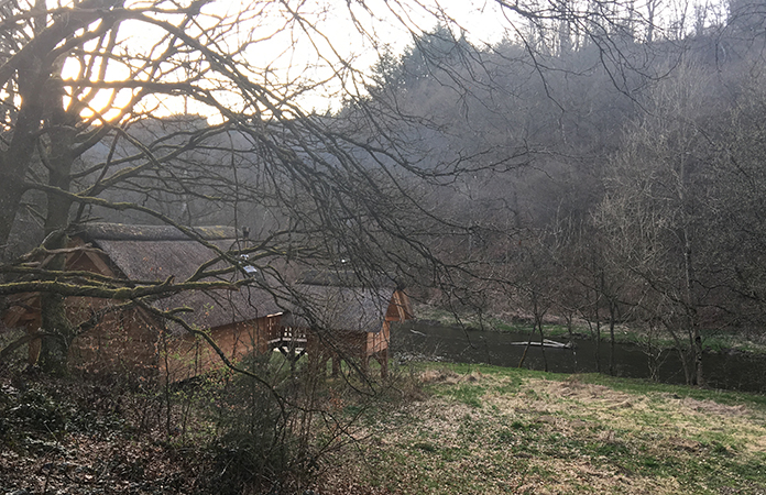 Rensiwez | Une nuit dans une cabane au milieu des bois