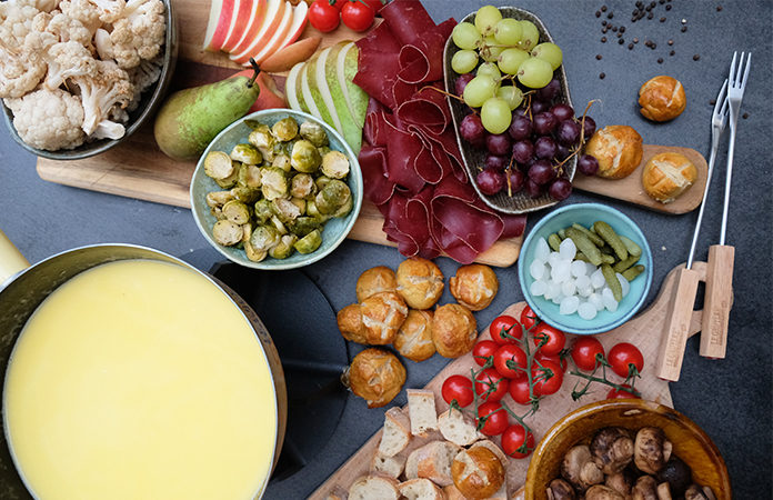 la-fondue-moitie-moitie-gruyere-vacherin La fondue Suisse Moitié Moitié