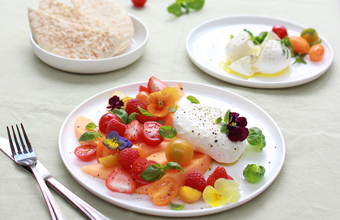 Salade de mozzarella aux fruits d’été