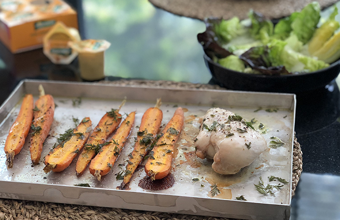 Salade repas au poulet et carottes grillés