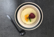Mousse de citron vert au coulis de framboises
