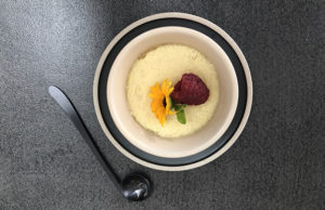 Mousse de citron vert au coulis de framboises