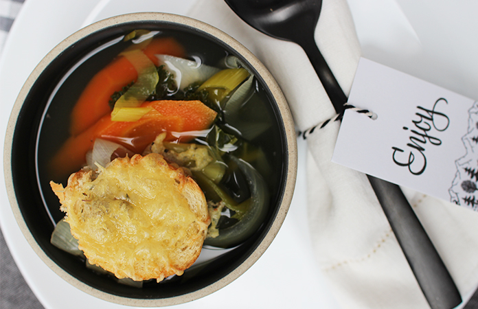 Soupe de légumes vitaminée et son toast gratiné à l’Appenzeller