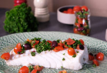 Poisson vapeur et sa sauce fraicheur tomate olive | Une recette réalisée au four vapeur