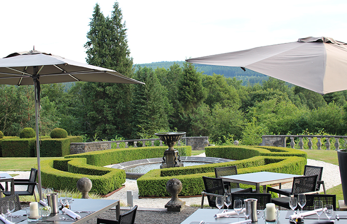 Manoir de Lébioles terrasse repas