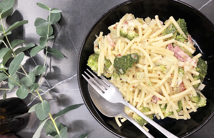 Macaronis brocoli lardons moutarde