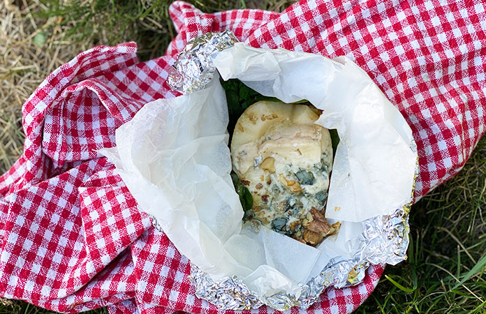 Papillote bleu et poire