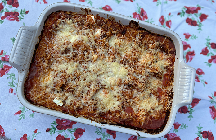 Youvetsi, gratin de pâtes grecques, agneau et feta