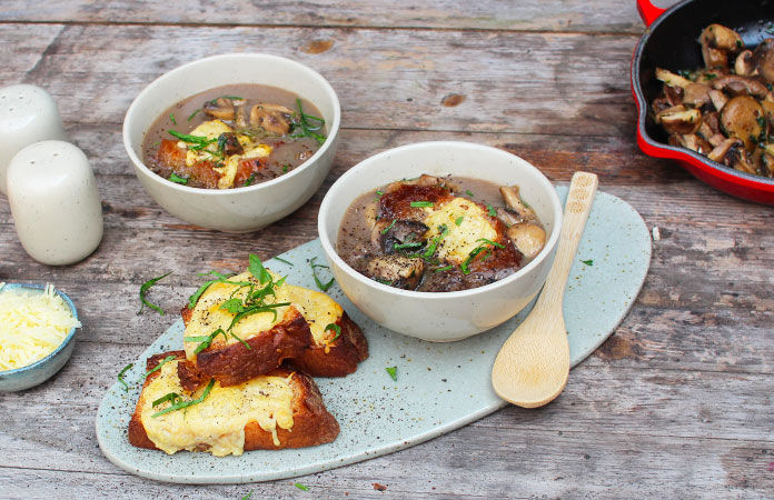 Soupe aux champignons et pain gratiné au fromage