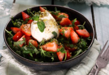 Salade printanière aux fraises & burrata