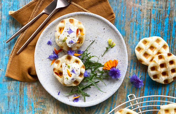 Toast gaufré au fromage frais