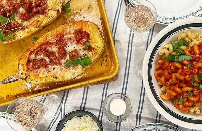 Courge spaghetti farcie et pâtes aux pois jaunes