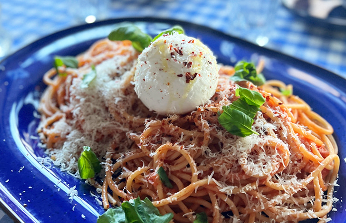 Pâtes tomate, pancetta et burrata