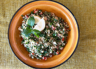 Salade taboulé Libanais avec du persil plat