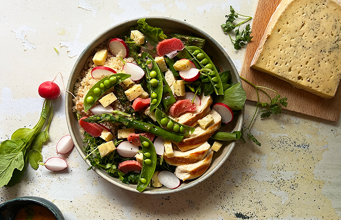 Salade printanière au fromage de chez nous | Une recette parfumée