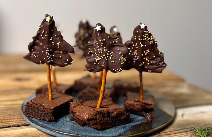Idée 2 : Décorer un carré de moelleux avec un sapin en chocolat