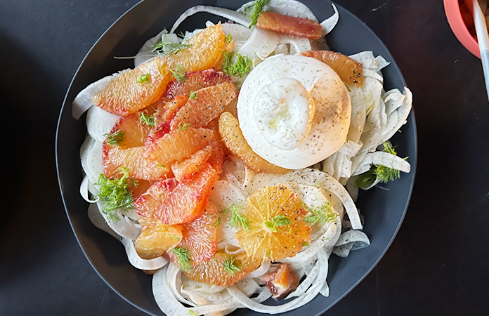 L’indispensable houmous et ses légumes croquants.