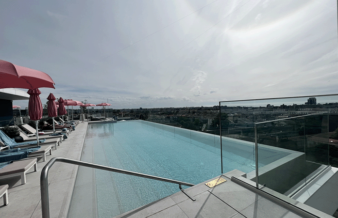 Porto hotel renaissance rooftop piscine