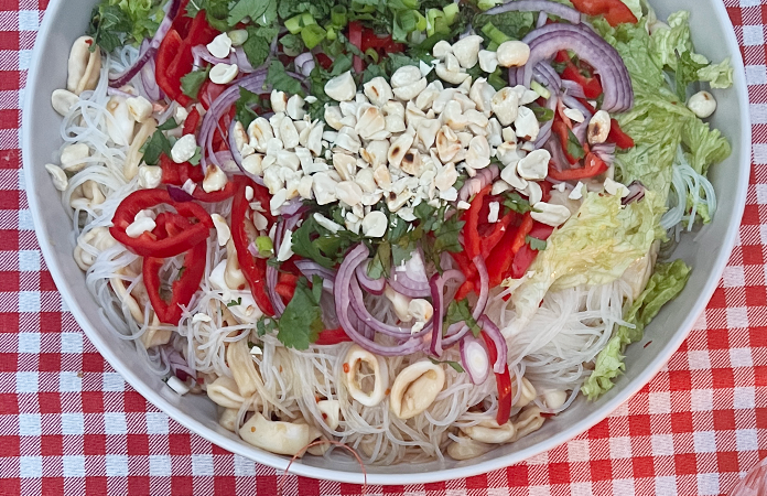 Salade de vermicelles à la thaï et calamars | Yam Woon Sen