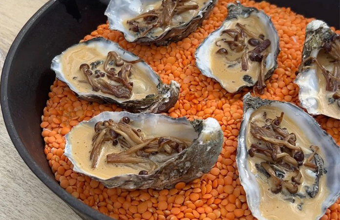 Huîtres et crème de poulet aux champignons nameko