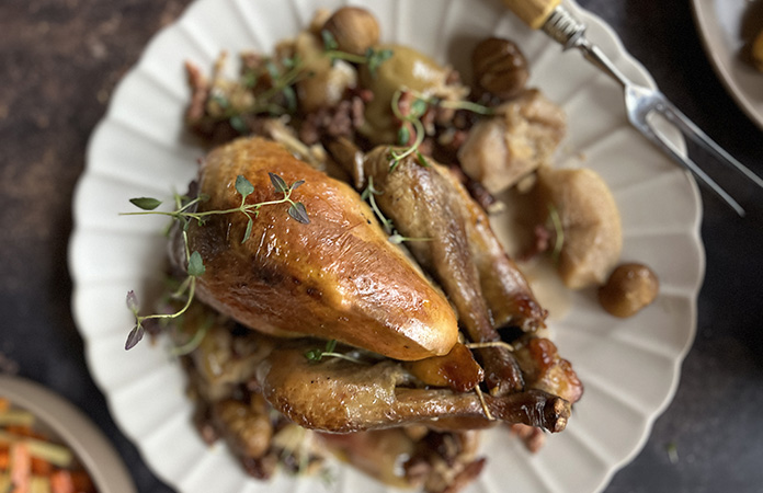 Pintade au cidre marrons et noix 