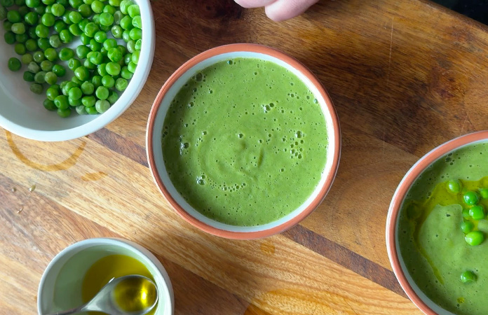 Soupe froide de petits pois à la menthe