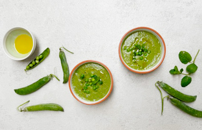 Soupe froide de petits pois à la menthe