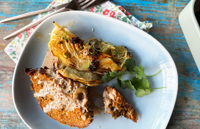 Chou pointu et pain de viande au curry rouge